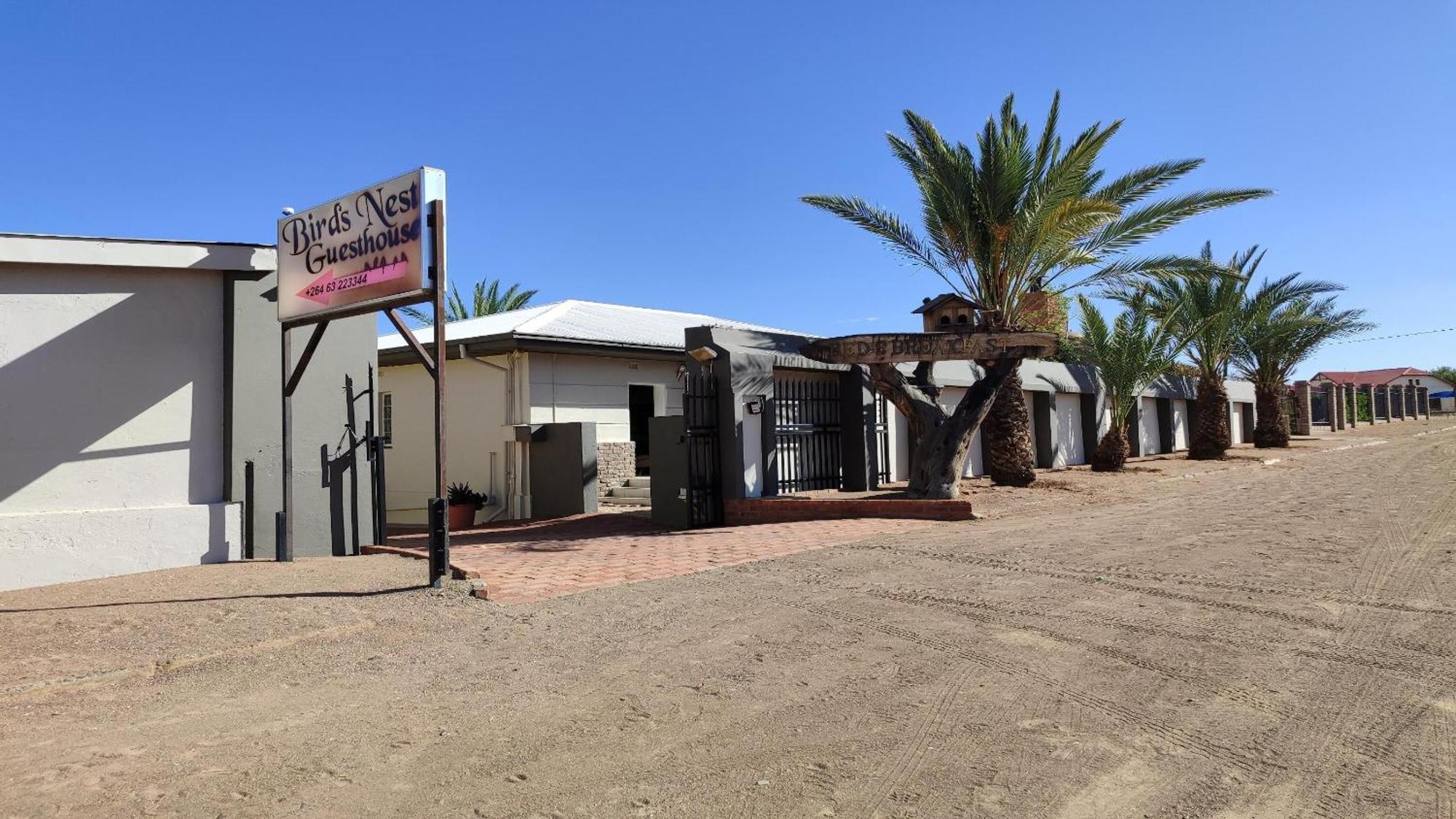 Bird'S Nest Guest House Keetmanshoop Bagian luar foto
