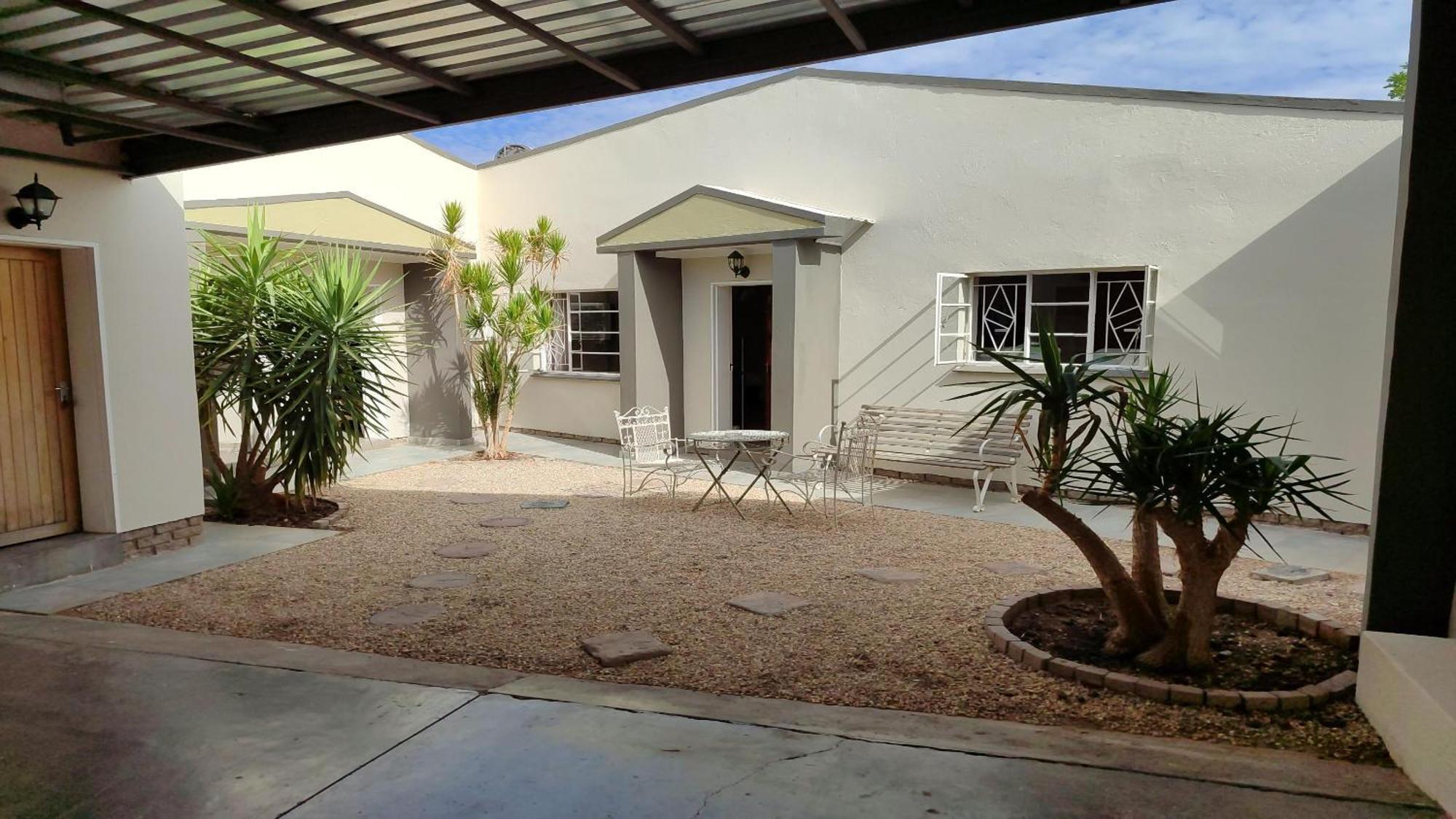 Bird'S Nest Guest House Keetmanshoop Bagian luar foto